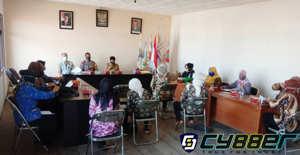 Mengisi HUT Bhayangkara Ke 74, Bhabinkamtibmas Desa Cisempur Laksanakan Binluh 